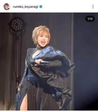 小柳ルミ子73歳、「最高にカッコいい」細身レザー私服コーデで...神スタイルに大反響　高級車とパシャリ