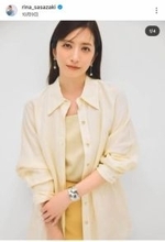 夫は中丸雄一...元日テレ・笹崎里菜アナ、肩出し＆ノースリーブでニコっ　「終始そわそわ」雑誌グラビア話題