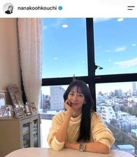 一世を風靡した「牡丹と薔薇」で人気...大河内奈々子、白ノースリ＆お茶目な表情にキュン　「可愛いなぁ～」