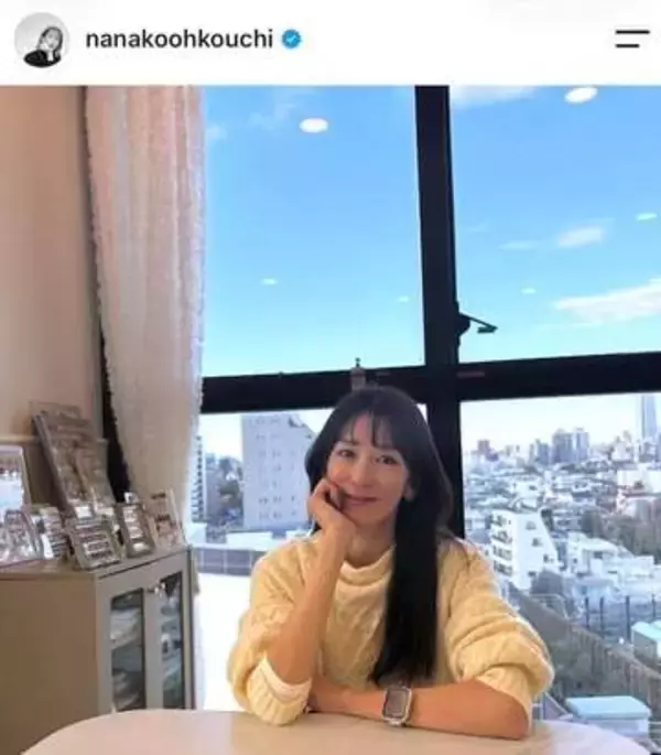 一世を風靡した「牡丹と薔薇」で人気...大河内奈々子、白ノースリ＆お茶目な表情にキュン　「可愛いなぁ～」