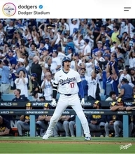 大谷翔平の妻・真美子さん、白Tシャツ姿で笑顔のぞかせる　ドジャース夫人会インスタに登場