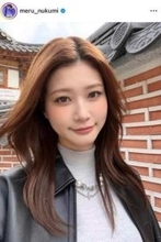 生見愛瑠、肩出し青白ストライプ柄ノースリで自撮りショット　「ため息出ちゃう」「とんでもなく可愛いですね～」