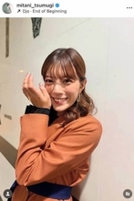 テレ朝・三谷紬アナ、ミニスカあわせたコーデにドキっ大反響　「後ろ姿高校生？！」「ルーズソックス似合う！」