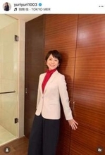石田ゆり子「ぺたん、と床に着く日は来るのか」開脚ストレッチ動画に反響　「美しい動作」「しなやか過ぎる」