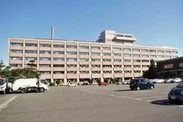 秋田県職員のラブホテルでバスローブ会見　重い処分に...橋下徹氏「非難されるべきはウソついて休んだこと」