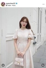 小嶋陽菜、ヘソ出しミニ丈Tシャツ×デニムで...宮古島を満喫ショット　「可愛い脚長い」「スタイルが良すぎ」