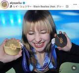 「アリサ・リュウ、レトロな雰囲気の肩出しオレンジ色ノースリワンピで　雰囲気変わって「激カワ」ショット」の画像1