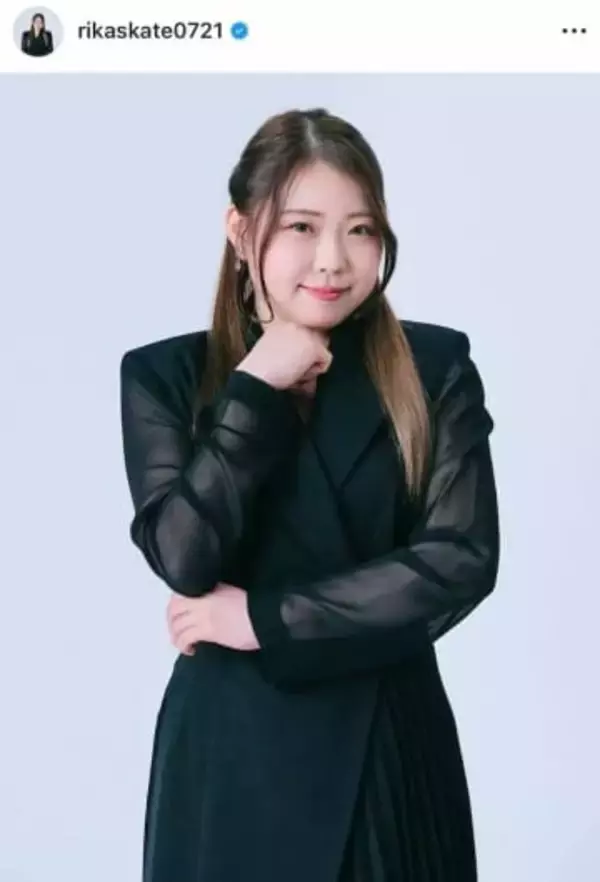 紀平梨花、真っ赤なトップス＆つやつや唇に釘付けショット　「なんて可愛いんだろう」「美しすぎます」