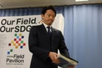 荒れる会見...斎藤元彦知事は「真摯に受け止め」「適正、適法」ばかり　外では「斎藤辞めろ」の声、混乱の1年