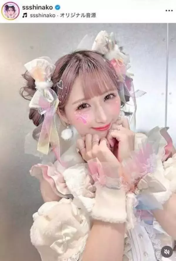 「原宿系YouTuber」しなこ、ドット柄ミニ丈ワンピで神スタイル炸裂　「スタイルめっちゃ良い」「おしゃれ」