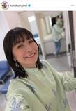 「小野真弓、ピンクのノースリニットで色気ダダ漏れ...変わらぬ美貌にドキっ　「笑顔がステキ」「癒やされた」」の画像1