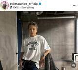 「EXILE・TAKAHIRO、Tシャツからタトゥーちら見えショット　「かっこいいーー！」「かっこ良すぎる横顔に滅」」の画像1