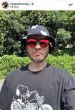 「短髪になって雰囲気激変！長瀬智也、真剣表情でバイクにまたがり...ガソリンタンク「ガン見」ショット」の画像1