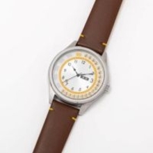 「東京メトロ 銀座線」デザインの腕時計　前面行先表示が2時間ごとに表示される