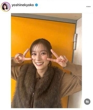 芳根京子、ふわふわミニスカ×ジャケットのコーデでおなかチラリ　「安定の可愛さ」「かわいいのにかっこいい」