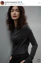 長谷川京子、タンクトップ姿で朝からピラティスに集中...美しいポージング　「素敵すぎ」美ボディ炸裂