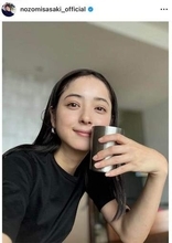 佐々木希、かわいすぎる「うさぎポーズ」ショットにドキっ　「いつまでも美しい」「可愛いすぎて滅」大反響