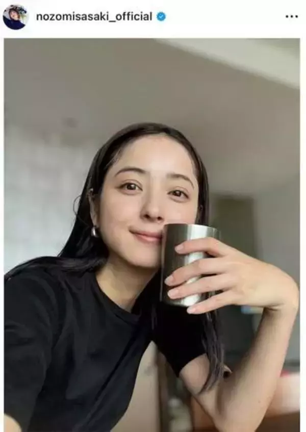 佐々木希、かわいすぎる「うさぎポーズ」ショットにドキっ　「いつまでも美しい」「可愛いすぎて滅」大反響