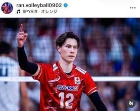イケメン男子バレー高橋藍、愛犬を見つめ...リラックスショットにキュン　「可愛すぎっ」「癒される～」