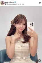 三上悠亜、超ミニスカ×ブーツの「秋服」コーデで「激カワ」ドキっ　「似合い過ぎる」「おしゃれ」「かわいすぎる」