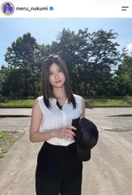 生見愛瑠、ふとももあらわ大きめトップスのコーデで異次元スタイル　「可愛すぎ」「爆美女すぎ」