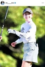 女子ゴルフの吉田鈴、さわやか白ショーパンのコーデでお花見へ　「可愛すぎる」「私服のセンスもめちゃくちゃいい」