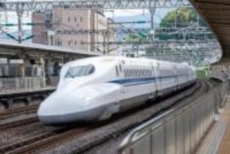 通路側の人が使いたいときは？　たびたび勃発の新幹線「コンセント談議」、JR東海はどう考える