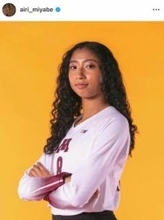 女子バレー・宮部藍梨、かっこよすぎスーツ姿...「完全にモデル」「マジで見とれる」　ユニ姿と雰囲気変わって