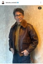 「激ヤセ」話題の元木大介、個性的革ジャン姿でイケおじ全開　「ホンマに素敵」「顔小さいですね」