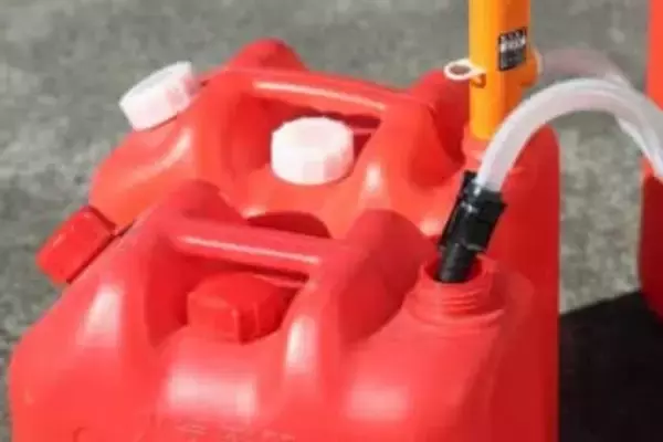 会津若松市のGSで「ガソリン混入した灯油」販売　濃度6％も消防が回収呼びかけ、購入者残り1人見つからず