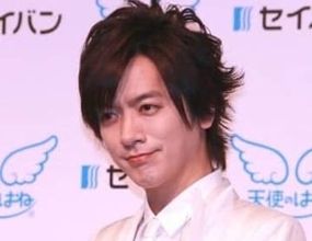 HYDE（57）とペアマフラー、DAIGO公開の最新2ショに注目　「神々しい」「ほんと尊い」の声