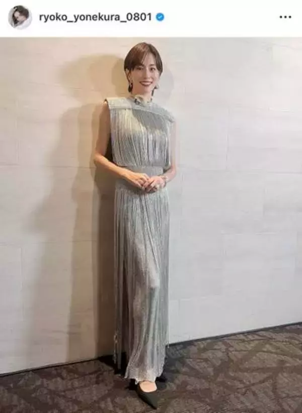 米倉涼子、オフショルの黒ロングドレス姿で...変わらぬ美貌にドキっ　「美のカリスマ」「やっぱり美しい」