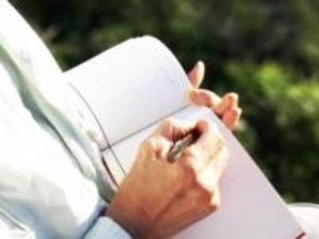 「観光に 来たはずなのに カフェはしご」「文字読めず フォント拡大 まだたりぬ」　衰えや老い吹き飛ばせ「フレイル川柳」