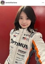 美女レーサー富下李央菜、プリーツスカートあわせた私服姿にドキっ　「アイドルかと思った」「本当ギャップが凄い」