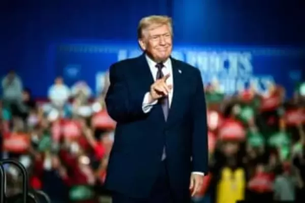 「トランプ氏の最大の懸念になっている」エプスタイン文書がもたらす打撃　黒塗り部分多く晴れない疑惑