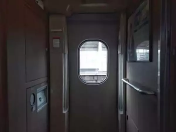 新幹線で激しいタイピング音と座席トラブル　明らかにイライラ→車内に緊張走るも...空気が一気に和らいだ理由