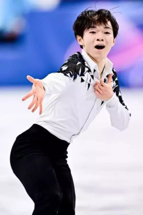 「泣きそう」「え？試合？」フリーのぞむ鍵山優真、「前日の練習」すでに大歓声！動画が話題...期待高まる【ミラノ五輪】