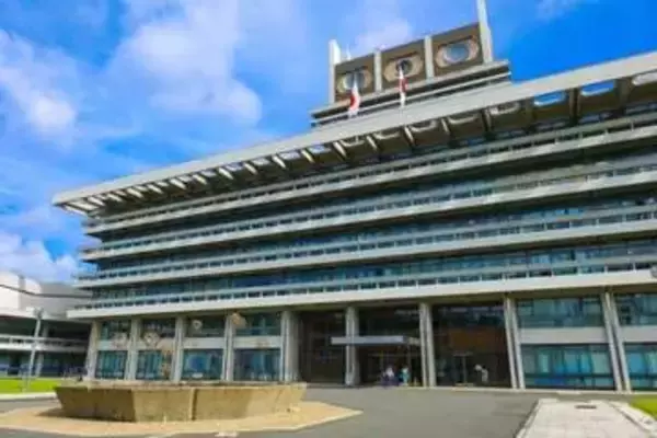 奈良のシカに女性が腰掛け「乗れる乗れる」...動画拡散　県「非常に不適切」、「直接接触はやめて」訴え