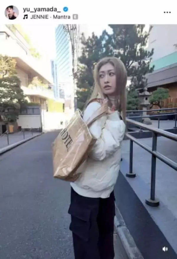 山田優、超ミニ純白ストラップワンピで...異次元スタイルの美貌にどよめき　「脚長～い！」「女神みたい」