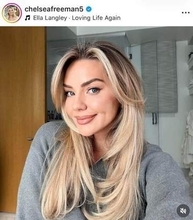 ドジャース・フリーマンの美人妻、超ミニ丈イエロードレスで色気ダダ漏れ　すらり神スタイルのセレブな美貌