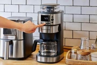 豆挽きから抽出まで全自動で行うコーヒーメーカー　ラッセルホブスから