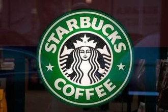 中高生らを青田買い？スタバの12～24歳向け新サービスが論議　「うるさくて落ち着けない」「嬉しいサービス」