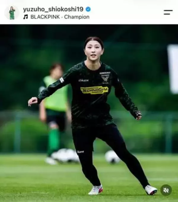 美女サッカー塩越柚歩、キャミ姿で猛暑ディズニー満喫「激カワ」ショット　「全力でびしょ濡れになりました！！」