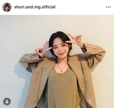 母親は伊藤蘭...趣里、黒ノースリーブワンピで神スタイル炸裂　「かわいいー！！！」「キュート」大絶賛の嵐