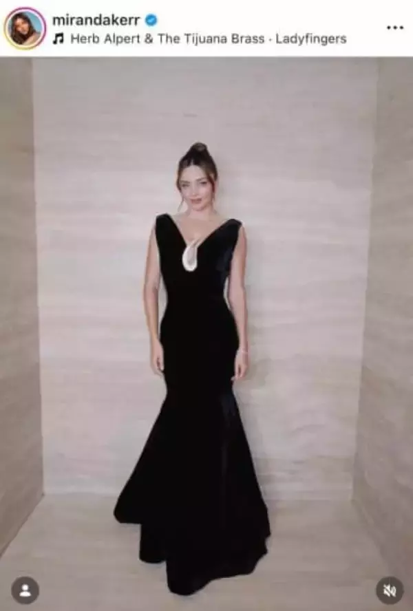 ミランダ・カー、膝上ミニワンピで色気ダダ漏れ...神スタイル炸裂ショット　夫は7歳年下イケメン超大物CEO