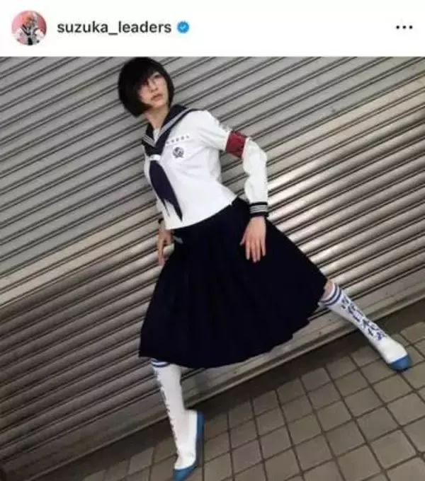 一瞬、誰？新しい学校のリーダーズ・SUZUKA、LAで個性的サングラス姿...雰囲気変わって　「かっ！可愛すぎる」