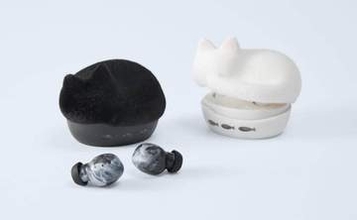 猫をかたどった充電ケースにふわふわの毛並みのような加工　ワイヤレスイヤホン
