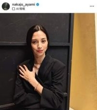 中条あやみ、色気にドキっ...キャミソールセットアップでパリを歩く　髪かき上げ笑顔で...国宝級の美貌ダダ漏れ