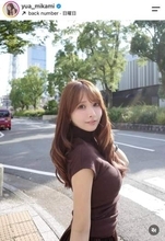 三上悠亜、超ミニ丈ワンピで色気ダダ漏れショット　「可愛くて美しい」「超可愛い過ぎる」神スタイル炸裂