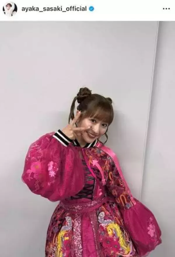 ももクロ・佐々木彩夏、真っ白ミニスカゴルフウェア＆ポニテなびかせ超キュート　「かわいいいーーー！！！」